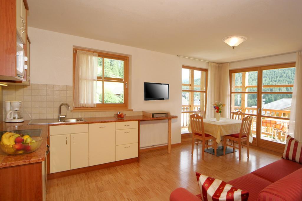 Apartments Serghela San Cassiano  Kamer foto