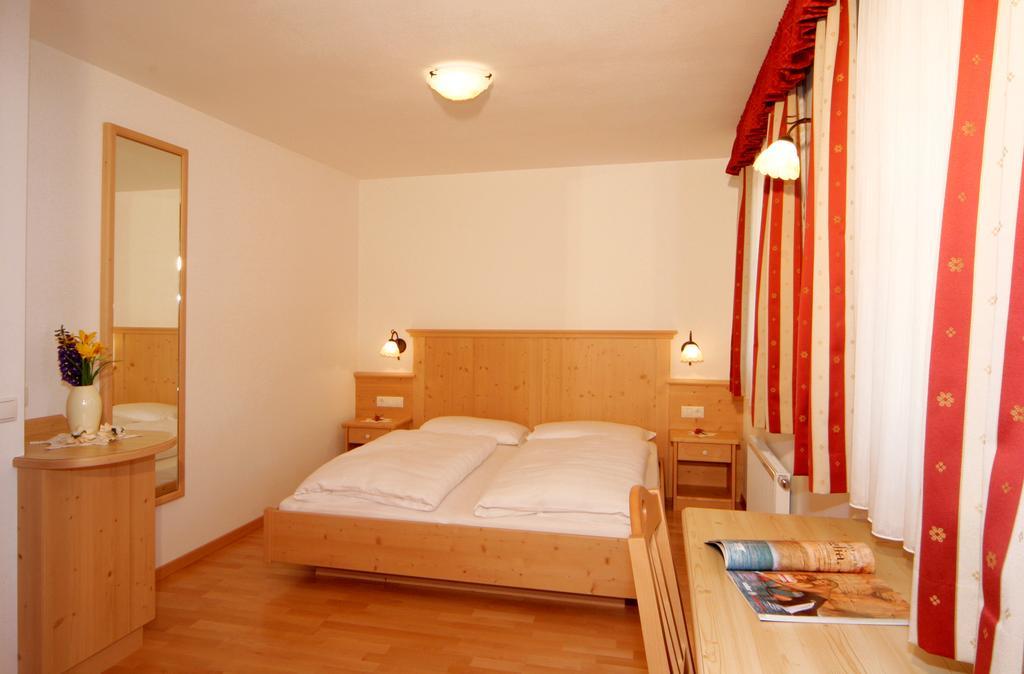 Apartments Serghela San Cassiano  Kamer foto