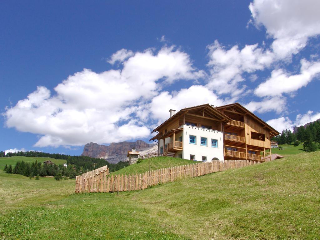 Apartments Serghela San Cassiano  Buitenkant foto