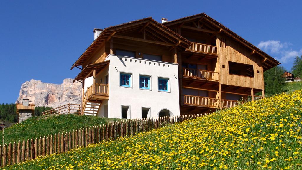 Apartments Serghela San Cassiano  Buitenkant foto